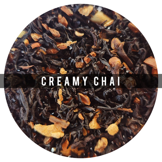 Chai cremoso 100g Es una mezcla agradable y cremosa
Típico del Chai. Ingredientes:
Te negro, Canela, Jengibre, Anís, Clavos de Olor, Cardamomo