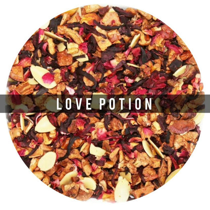 Acid Twist -Una infusión de intenso color rubí donde la cereza ácida y la granada despiertan el paladar con una combinación vibrante de dulzura y frescura.
Ingredientes: Cereza ácida · Granada · Hibisco · Manzana · Cardamomo · Almendra · Pétalos de rosa