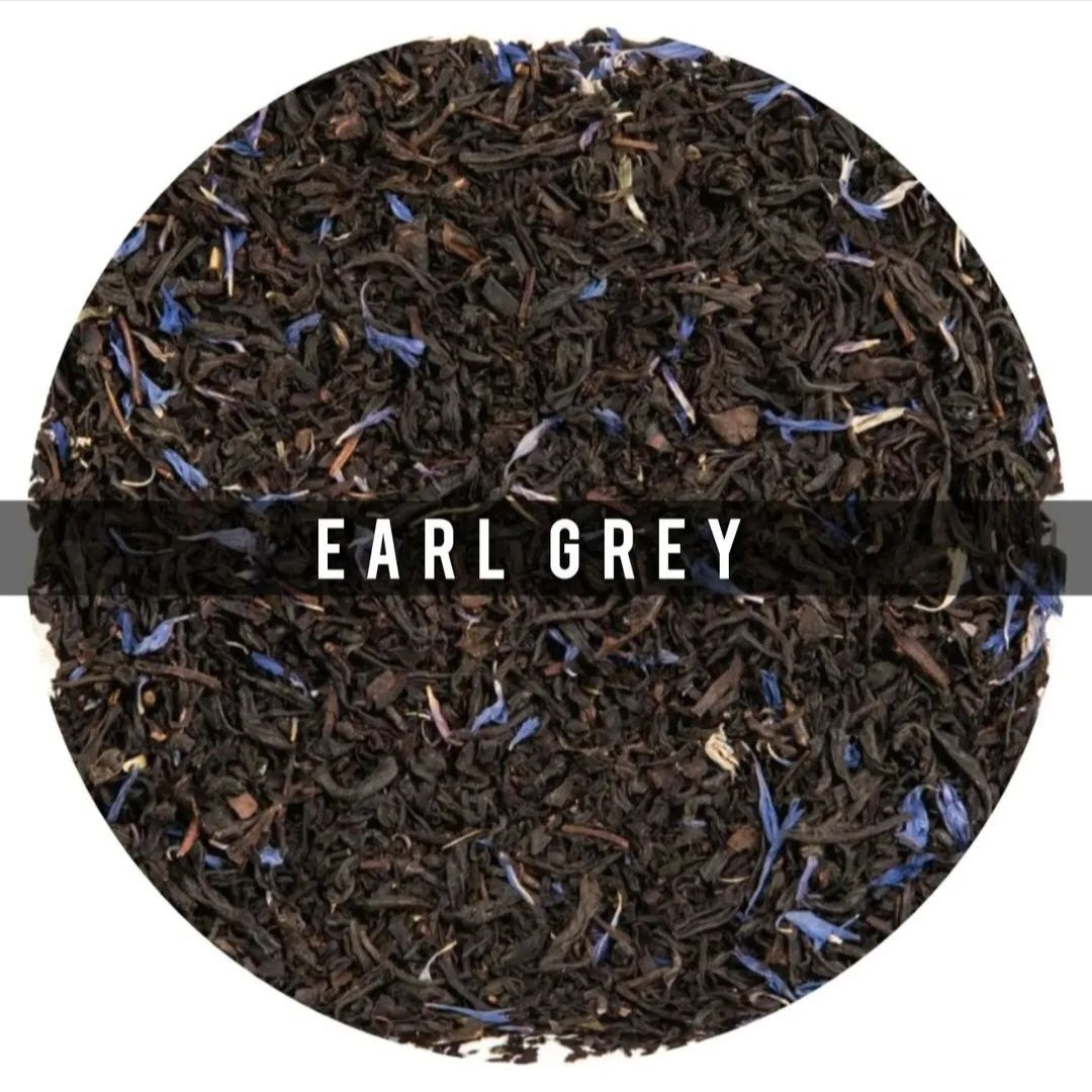 Earl Grey 100g: ¡Nuestro Earl Grey es una mezcla premium de ingredientes de primera calidad!, proporciona una infusión embriagadora y aromática. El aceite orgánico de bergamota realza la infusión del té, . Proporcionando un cuerpo cítrico distintivo ,con