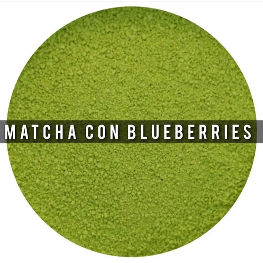 Matcha Ceremonial con Blueberry Organico 90g es ideal para matcha lattes. Hazlo con la leche de tu elección. Te aconsejamos utilizarlo leche de origen vegetal.