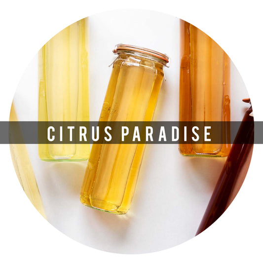 Cold Brew Citrus Paradise (te frio)

Desde el primer sorbo, su sabor estalla con jugoso limón, equilibrado con un sutil toque de dulzura de piña y la suavidad de la manzana. Una alternativa vibrante y naturalmente saludable frente a las bebidas
